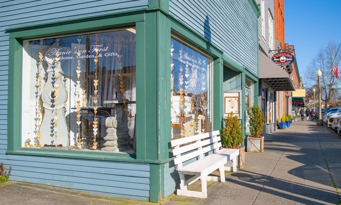 Snohomish Apartment | Historic First Street ~ River View Deck ~ Workspace