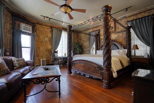 Hot Springs House | Historic FlatIron in the Heart of Hot Springs