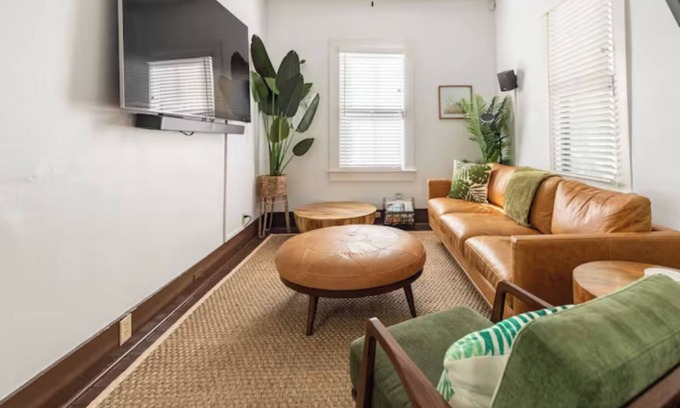 St. Augustine House | Historic Full House 2min walk to Historic Downtown with 75" 8K TV & Gas Grill