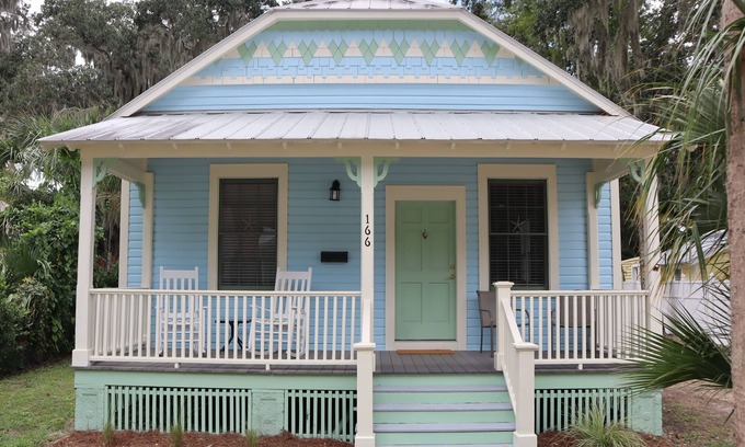 St. Augustine Cottage | Historic Gem, Modern Comfort within walking distance to Town.