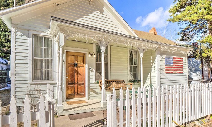 Historic District Cottage | Historic Georgetown Home w/ Private Backyard!