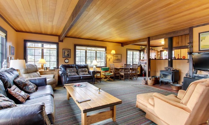 Downtown Cannon Beach House | Historic Haystack Cabin
