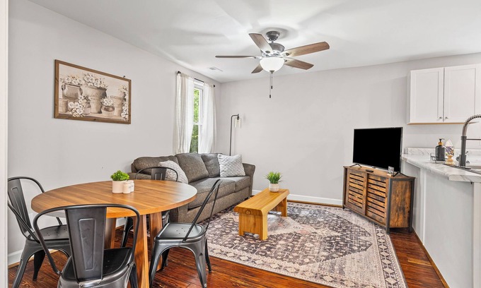 Lynchburg House | Historic Hill City Retreat- 10min to LU/3min to UL
