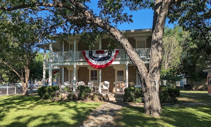 Fredericksburg House | Historic Home- Amazing Porches- Great Location- Perfect Midterm Stay- 30+ Days