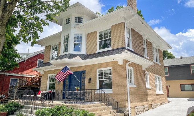 Nashville House | HISTORIC HOME ON MUSIC ROW CLOSE TO VANDY AND DOWNTOWN