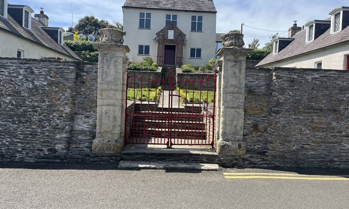 Kinsale House | Historic home with fabulous views only moments from town centre