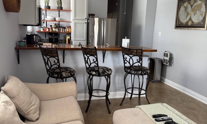 Tulane - Gravier Apartment | Historic Home with Modern Touches Close to FQ and CBD