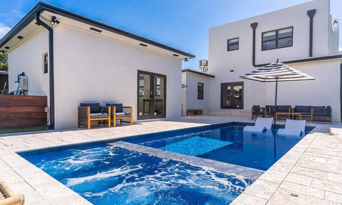 East Little Havana House | Historic house, heart of Miami. Heated pool & jacuzzi. Walk to Marlins Park