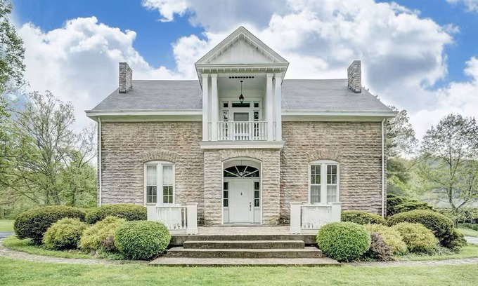 Kenton House | Historic House on Lake with Pool