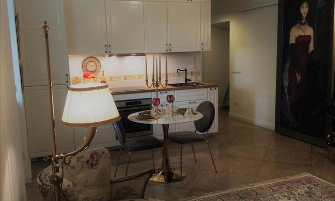 Business District Apartment | Historic house residence