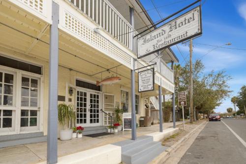 Cedar Key Apartment | Historic Island Hotel