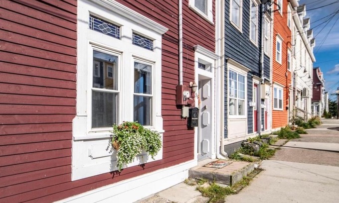 Downtown St. John's House | Historic Jelly Bean Row House, Walk To Signal Hill