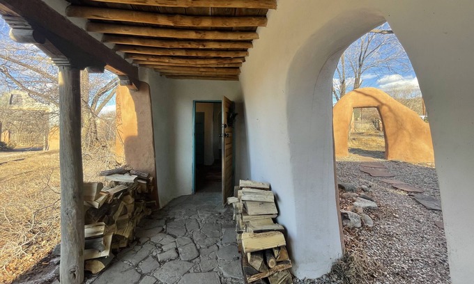 Taos House | Historic La Cumbre - Easy Writer House