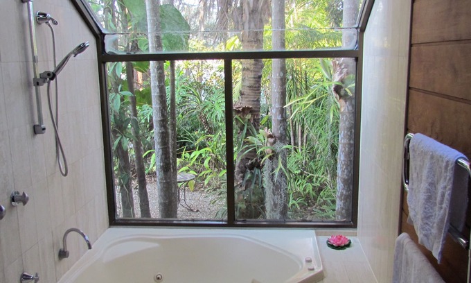 Emerald Beach House | Historic Lake Russell Gallery Sanctuary - Emerald Beach