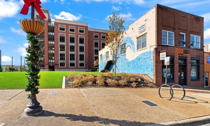 Auburn House | Historic Loft in Downtown AU! LOCATION! Private Parking, Steps to Toomers Corner