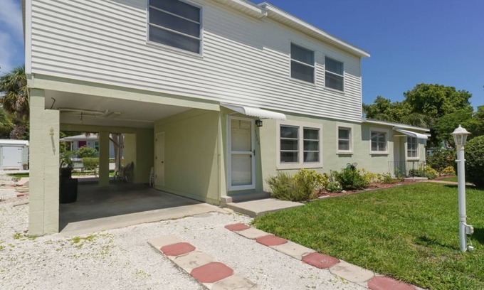 Siesta Key Village House | Historic & Lovely ❤ Walk to the Beach or Village
