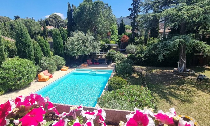 Barbaira House | Historic maison de maître 3 bedroom apt with AC in Barbaira close to Carcassonne