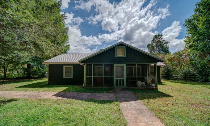 Suches Cabin | Historic Mountain Cottage – Minutes from Two Wheels and National Parks!