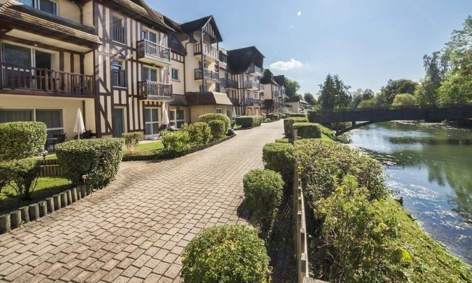 Connelles Condo | Historic Normandy Stay-Driving Distance to Paris-Family Friendly