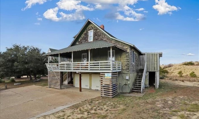 Nags Head House | Historic old Nags Head next to Jockey's Ridge! Great views, walk to sound access