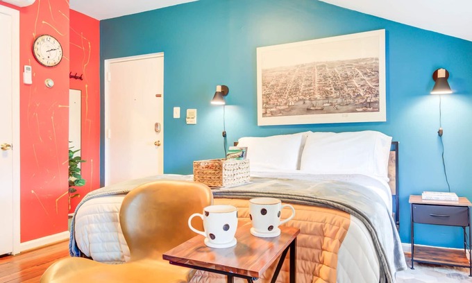 Old Town Alexandria Apartment | Historic OLD TOWN! Block 2 KING ST! 99 Walkscore