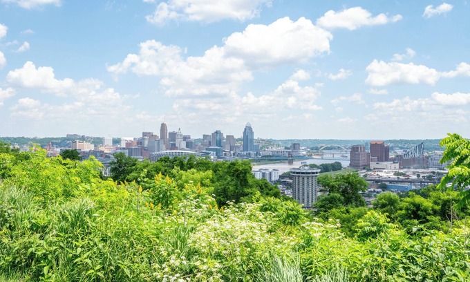 Park Hills House | Historic Park Hills Cottage – Walk to Devou Park, 10 Min to Downtown Cincinnati