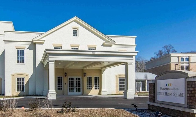 Williamsburg Resort | Historic Patrick Henry Square Resort