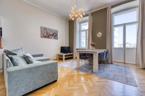 Old Town Apartment | Historic Residence Apartments at Old Town