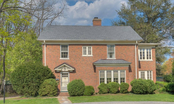 Downtown House | Historic Robeson House, Perfect Location Downtown & Next to Campus