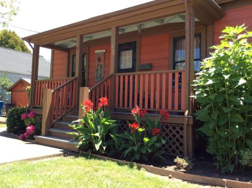 Santa Rosa House | Historic Santa Rosa Cottage