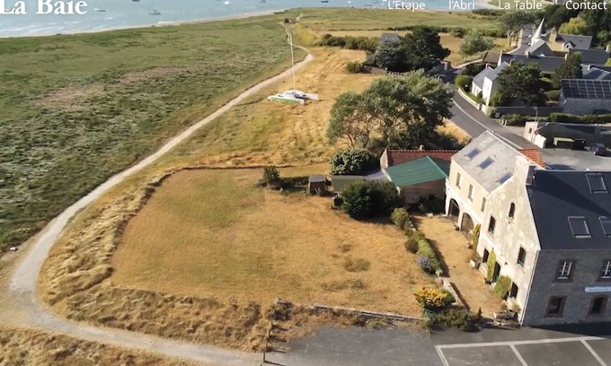 Regnezville-sur-Mer Hotel | Historic seaside residence