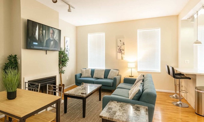 Soulard Apartment | Historic Soulard 2-BR Flat | Balcony, Workspace, Parking – Walk to Market