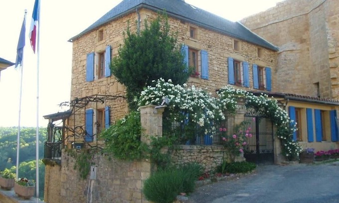 Carlux Villa | Historic stone house sharing ramparts of 11th century castle in Dordogne Val