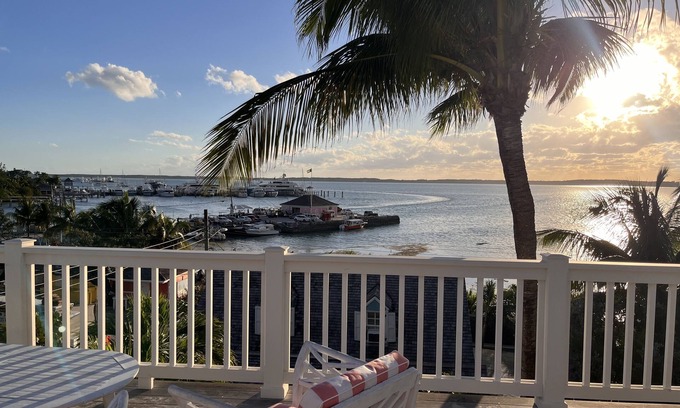 Dunmore Town Villa | Historic Strawberry House - at the waterfront in Dunmore Town, Harbour Island