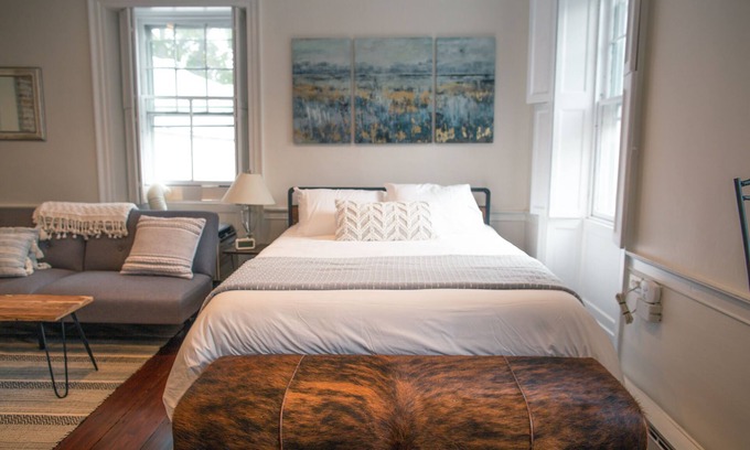 Marblehead Condo | ♥ Historic Studio Minutes to Salem+Beaches Old Town Marblehead Private Parking ♥