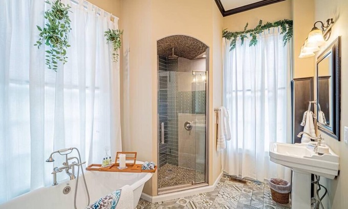 Marietta Apartment | Historic Tate House Apartment by Marietta Square