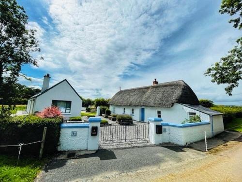Tullaroan House | Historic Thatched Cottage Getaway in Kilkenny