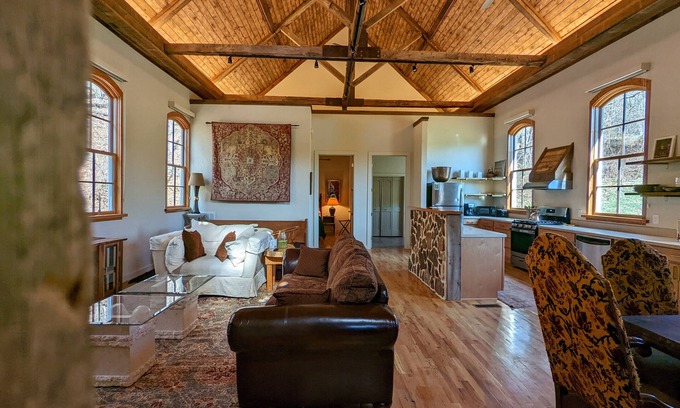 Boone Cottage | Historic Thomas Chapel house - Half mile from Downtown Boone