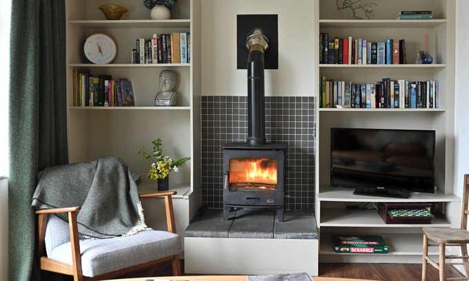 Clifden House | Historic Townhouse in Clifden with courtyard+ balcony overlookingnClifden Bay