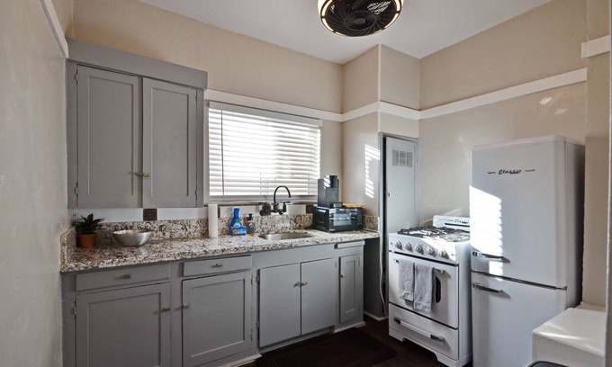 West University Apartment | Historic University Blvd 2BR - #14- Free Parking