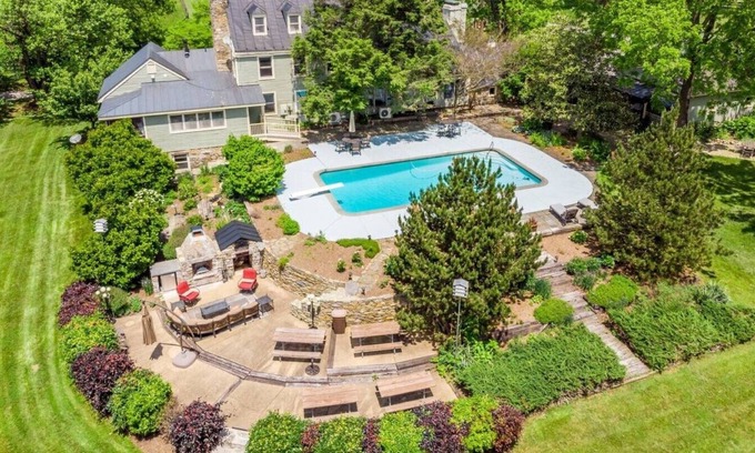 Millville House | Historic Buckskin Manor in Virginia wine country