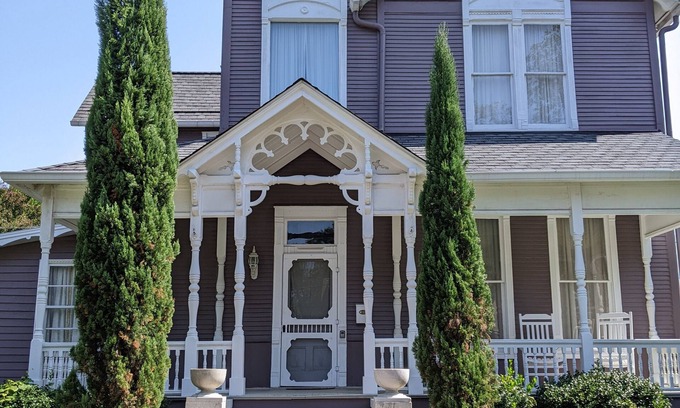 Florence House | Historic Victorian Home near UNA and Downtown
