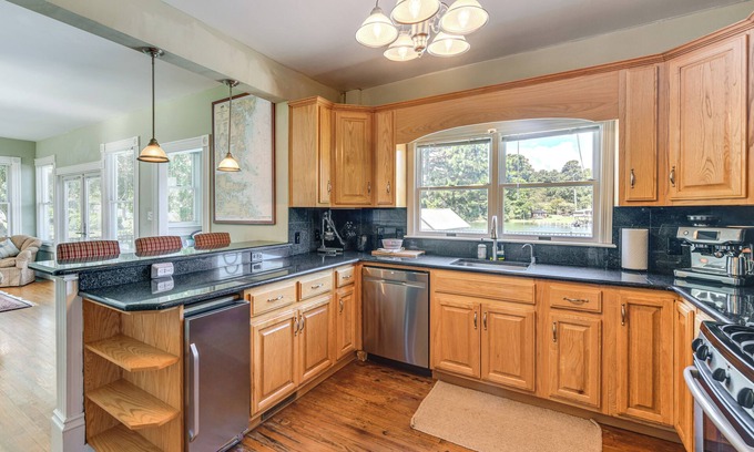 Reedville Cottage | Historic Waterfront Home w/Dock in Reedville!