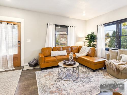 Albany House | Historical Albany Downtown House with 5 Bedrooms