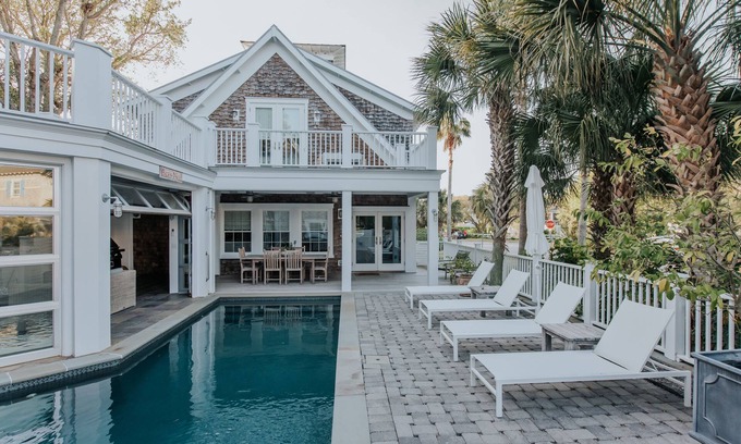 Isle of Palms House | Historical Beach House 5 BR 4 Bath with Private Pool