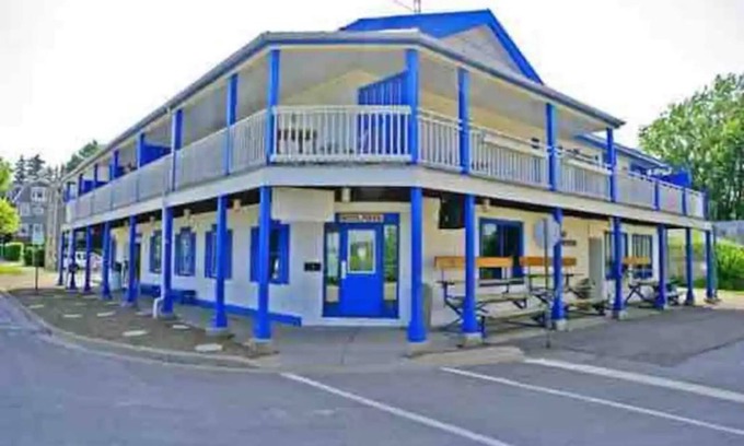 Historic Old Town Hotel | Historical Waterfront King George Inn 3