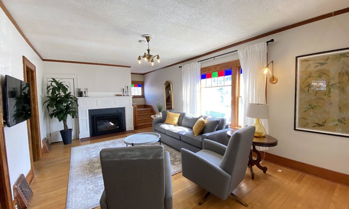 Kutzky Park House | Historical Charm Meets Fully Renovated