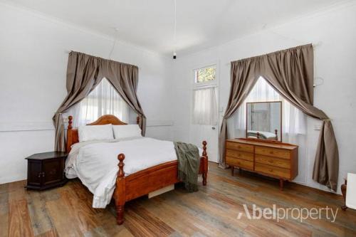 Helena Valley House | Historical cottage in the hills