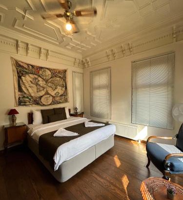 Istanbul City Center Apartment | Historical Greco-Ottoman Pavilion near Tram in Fatih