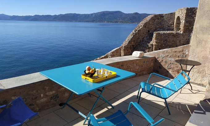 Monemvasia House | Historical house in a thousand years old citadel above the sea